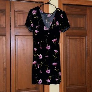 Wild fable  women’s size small dress color black and purple